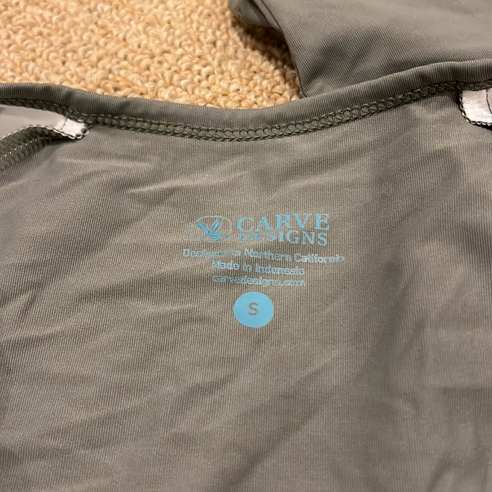 Carve Design Rashgaurd - Picture 3 of 4